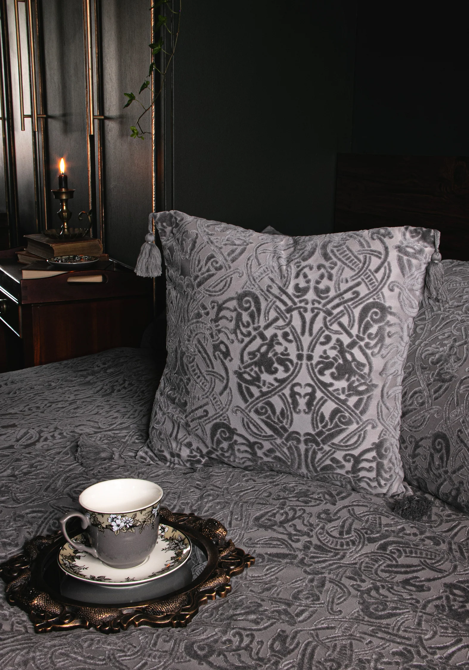 Branwyn Dragon Velvet Bedding (UK King) - Image 5