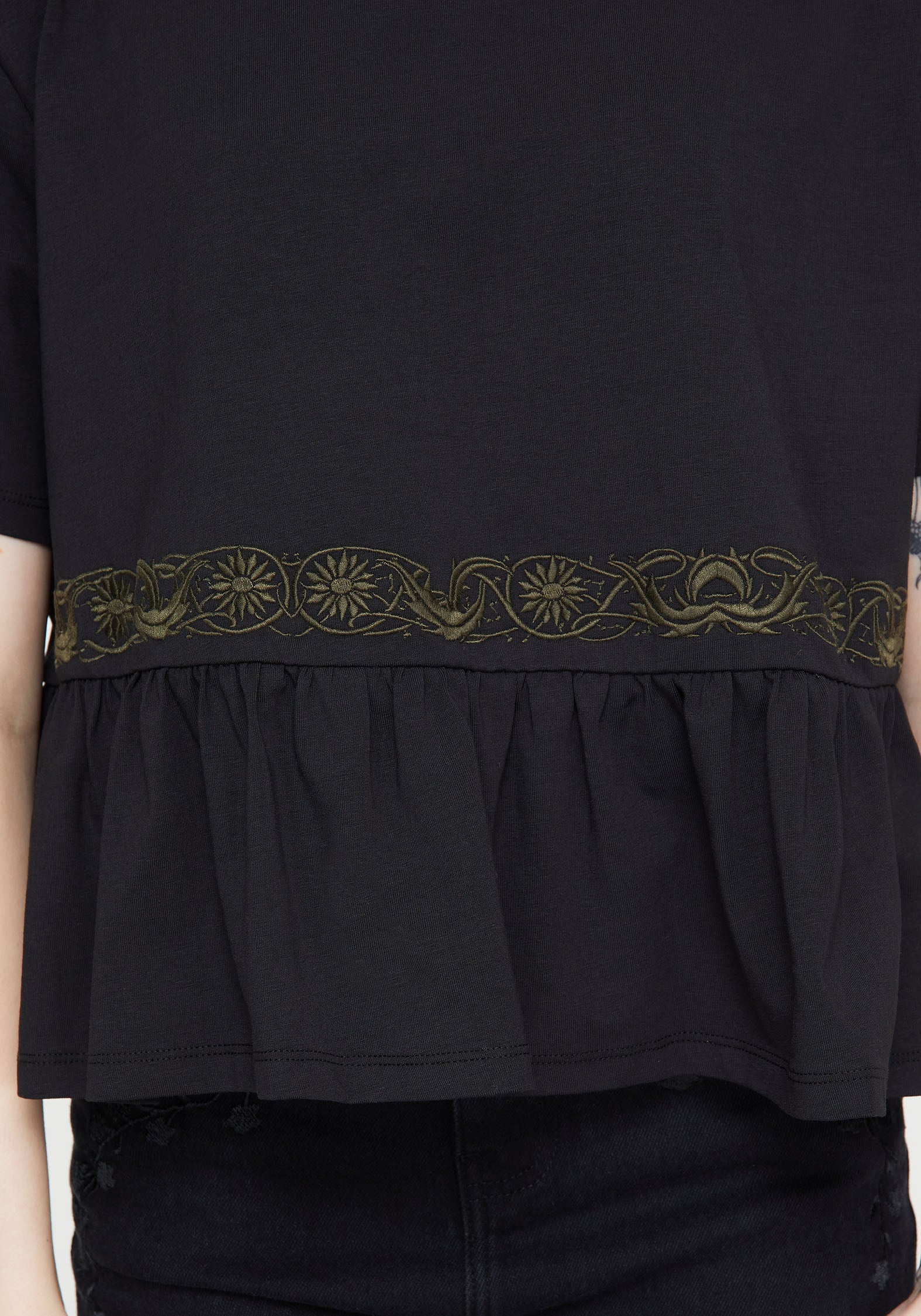 Fianna Embroidered Ruffle Hem Crop T-shirt - Image 2