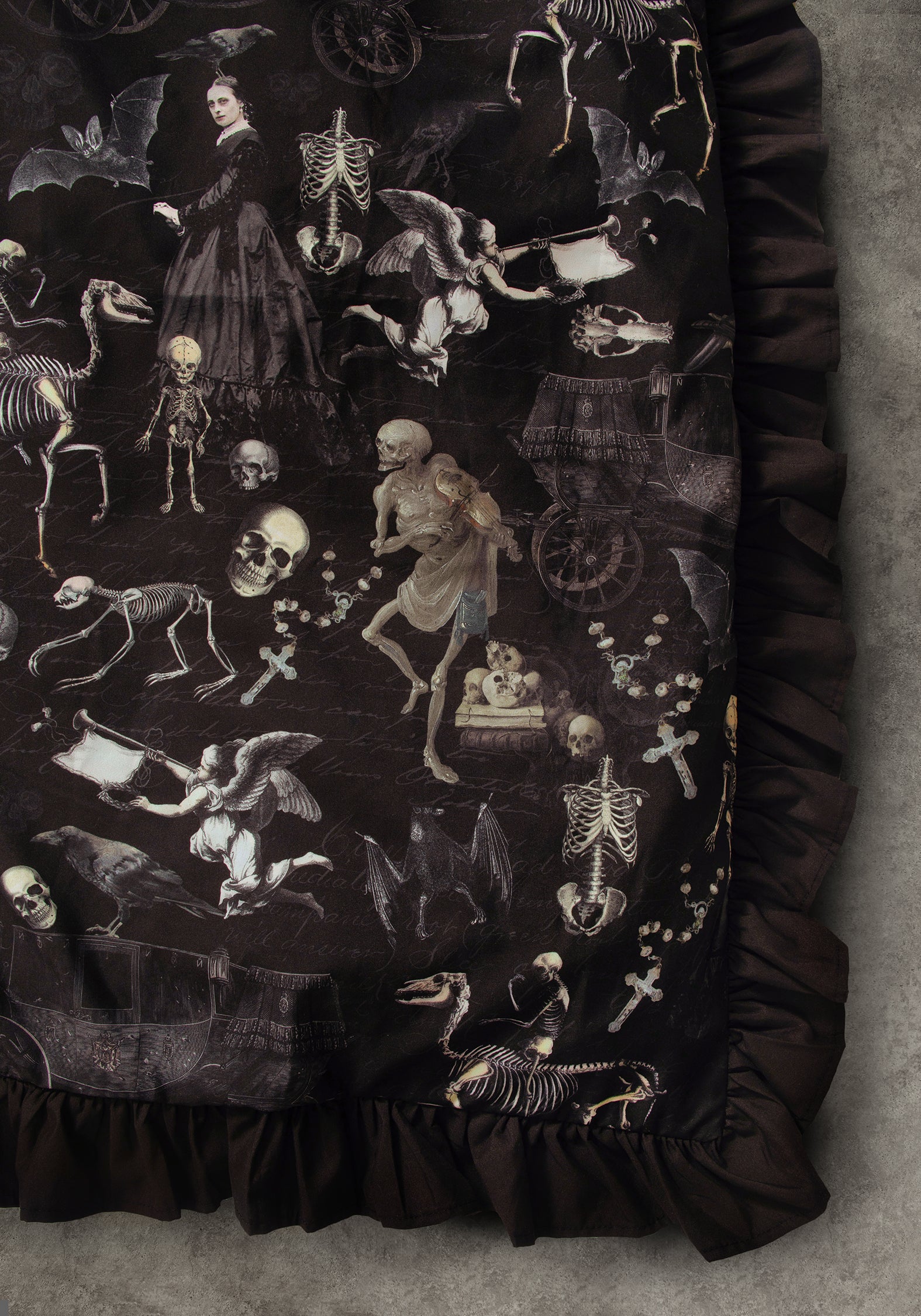 Melancholia Ruffle Bedding Set - UK King - Image 4