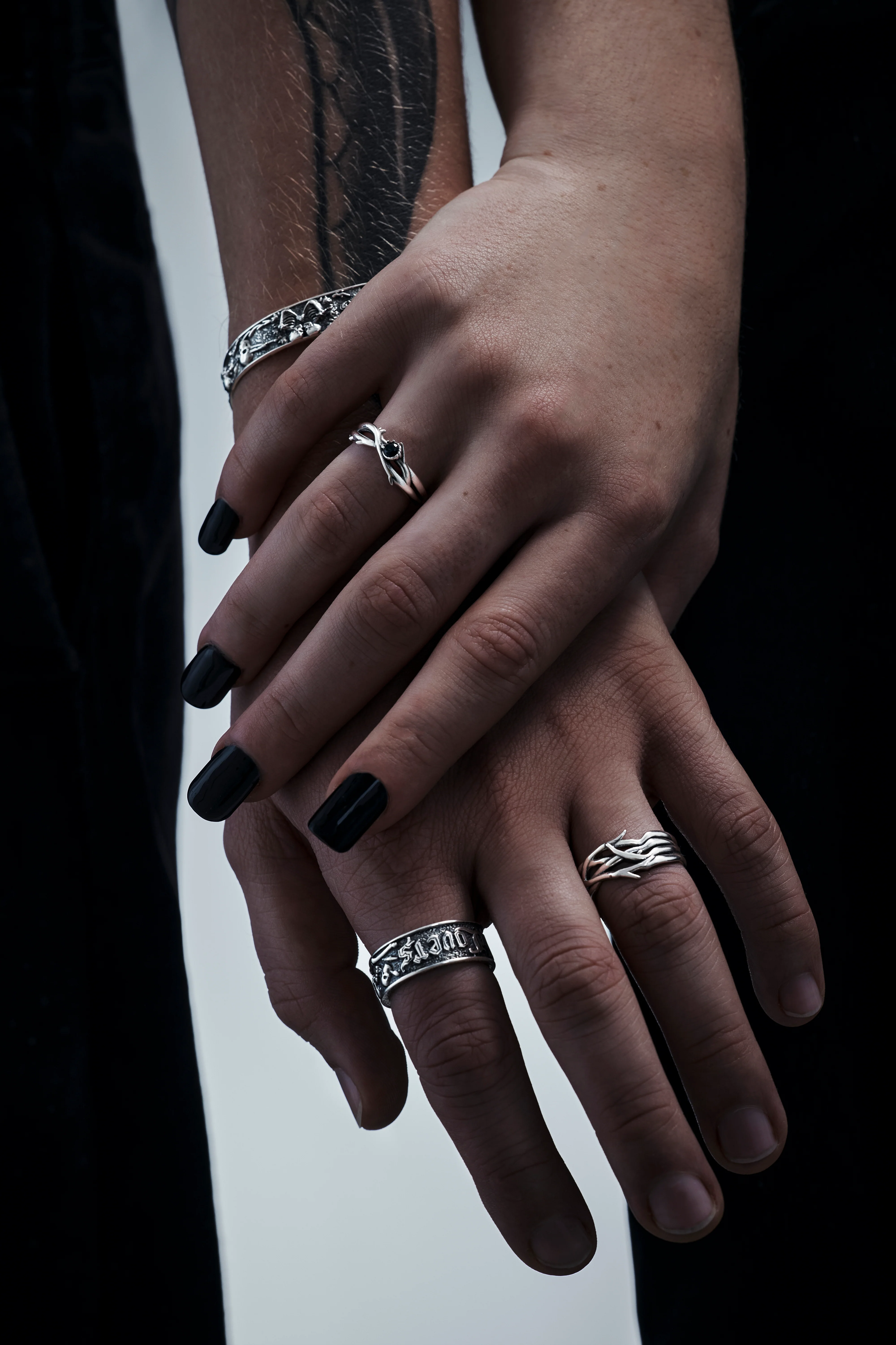 Rosethorn Sterling Silver Black Spinel Band - 9mm - Image 4